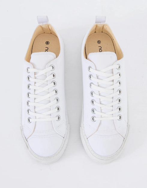 CLASSIC GO-TO LACE-UP SNEAKERS